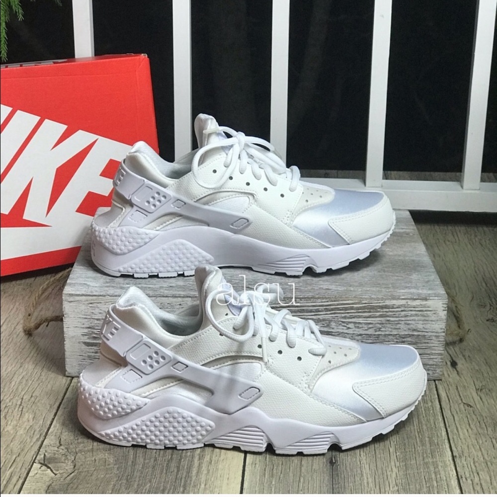 NWT Nike Air Huarache Run White WMNS - Picture 2 of 7